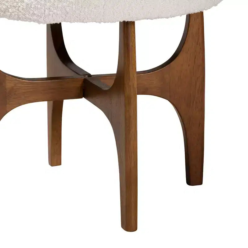 Otomana/Puf de Tela Boucle Color Crema y Madera de Hevea con Acabado Nogal