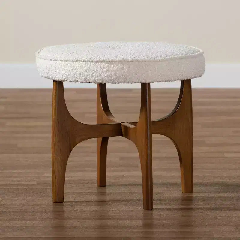 Otomana/Puf de Tela Boucle Color Crema y Madera de Hevea con Acabado Nogal