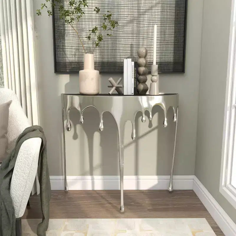 Consola de Aluminio con Patas Diseñadas de Efecto Derretido y Tapa de Cristal Ahumado