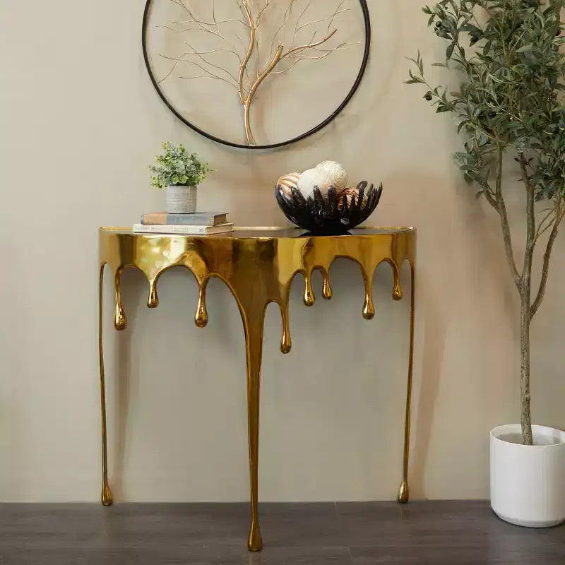 Consola de Aluminio con Patas Diseñadas de Efecto Derretido y Tapa de Cristal Ahumado