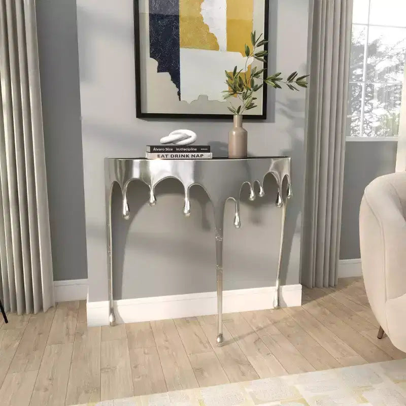 Consola de Aluminio con Patas Diseñadas de Efecto Derretido y Tapa de Cristal Ahumado