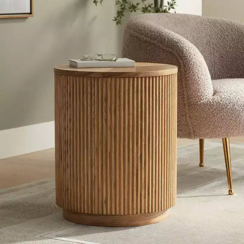 Mesa auxiliar redonda rústica de madera de roble natural Perch Farmhouse de 17 3/4 de ancho con base de crestas marrones para sala de estar u hogar